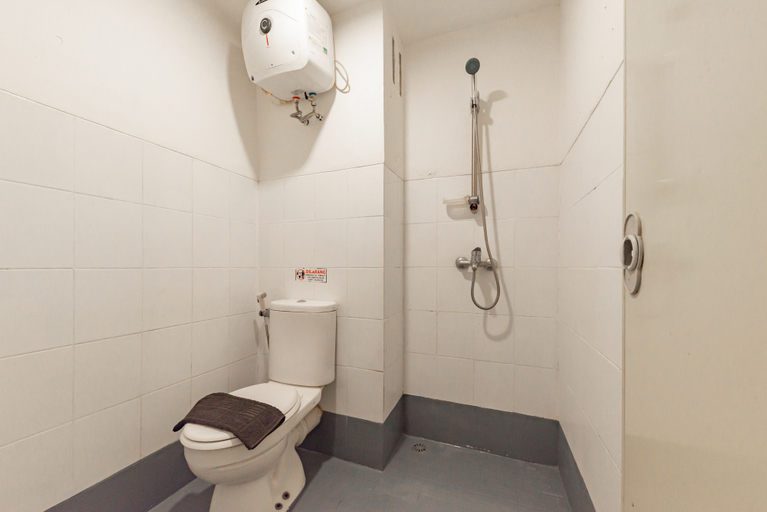 Bathroom 3, RedDoorz Apartment @ Emerald Towers Bandung, Bandung