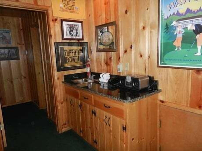 Others 5, Deer Lodge, Mariposa