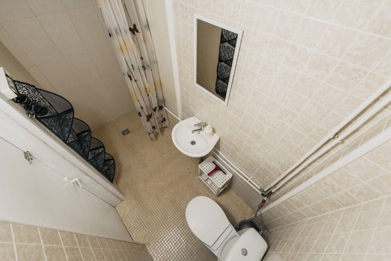 Bathroom 3, El Nido, Neringos