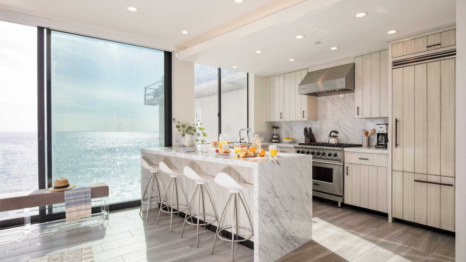 Interior 3, Matador by Avantstay Ocean Front Malibu Pad w/ Rooftop Patio, Los Angeles