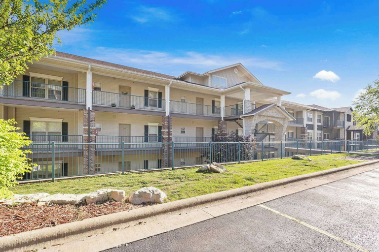Others 2, Branson Lakefront Luxury - Water Views, Taney