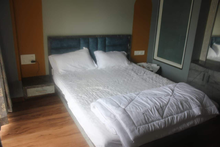 Room 2, Shiva Family Lodge, Jalgaon