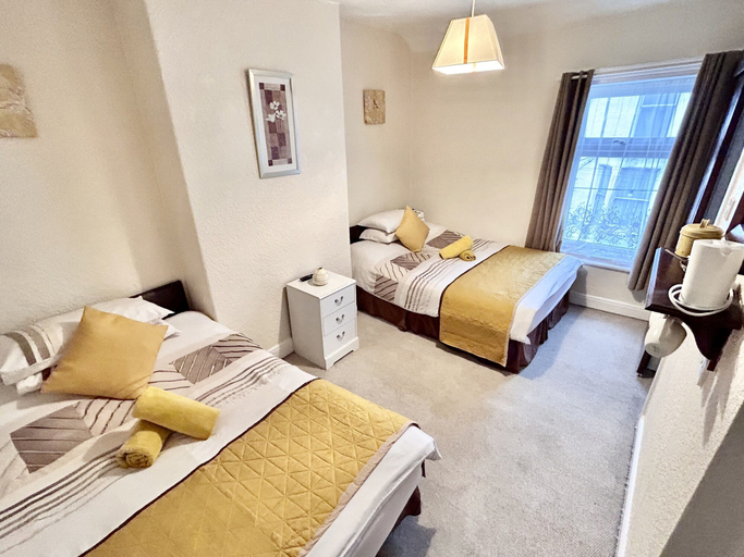 Room 4, AYSGARTH HOUSE, Blackpool