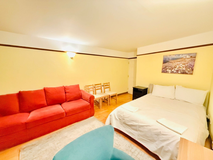 Room 3, Fabulous Apartment Near Central London, London