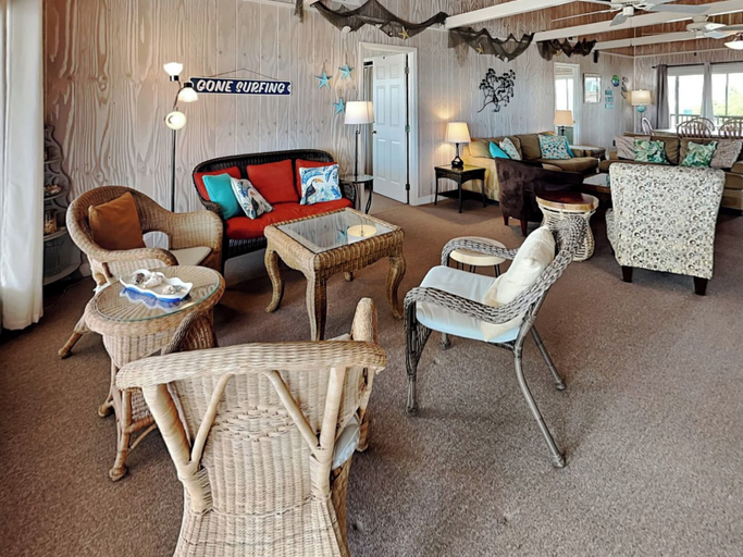 Others 5, Blue Shamu by Topsail Realty, Pender