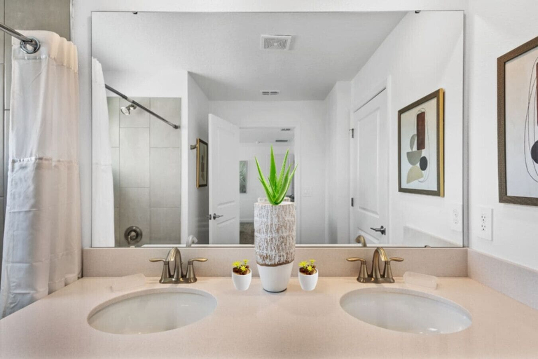 Interior 2, NEW King Bed Disney Contemporary Townhouse, Osceola
