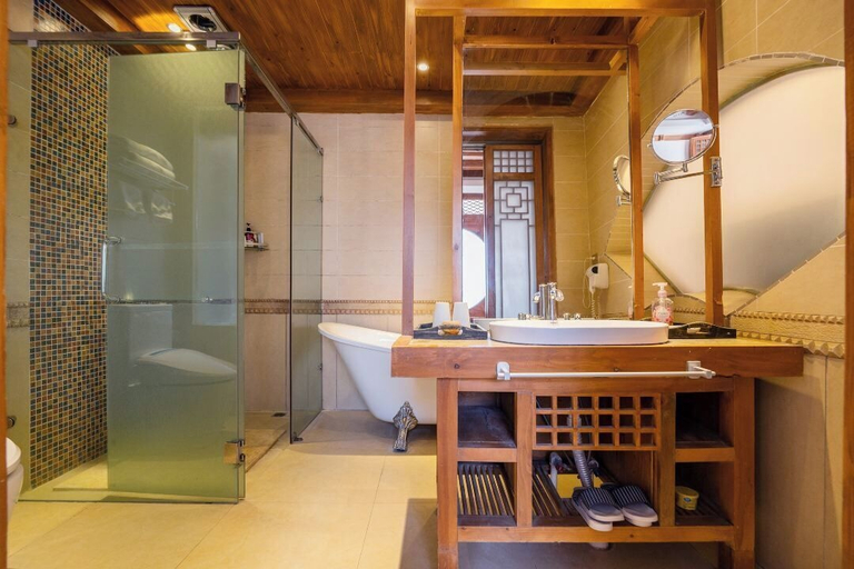 Bathroom 5, Shile Holiday Courtyard, Lijiang