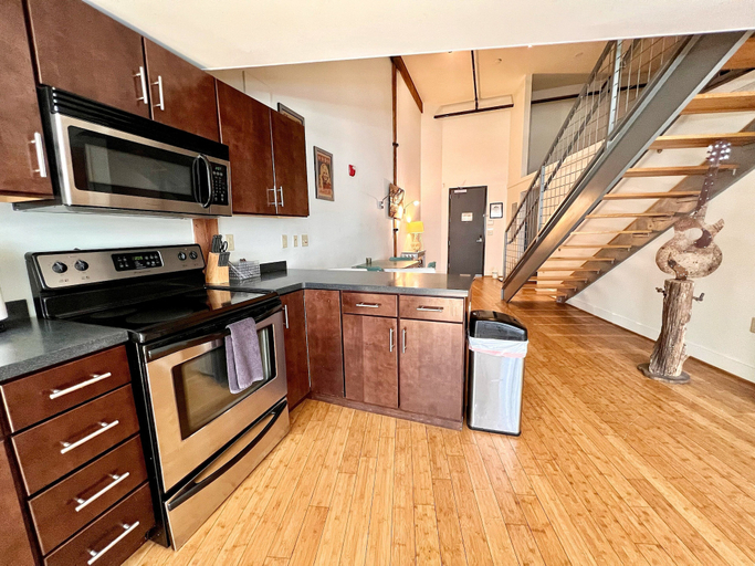 Interior 5, Dolly, Davidson