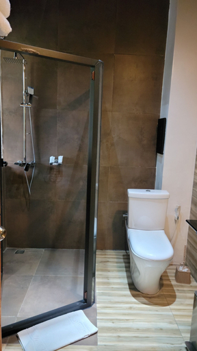 Bathroom 3, Grotta Resort, Musanze