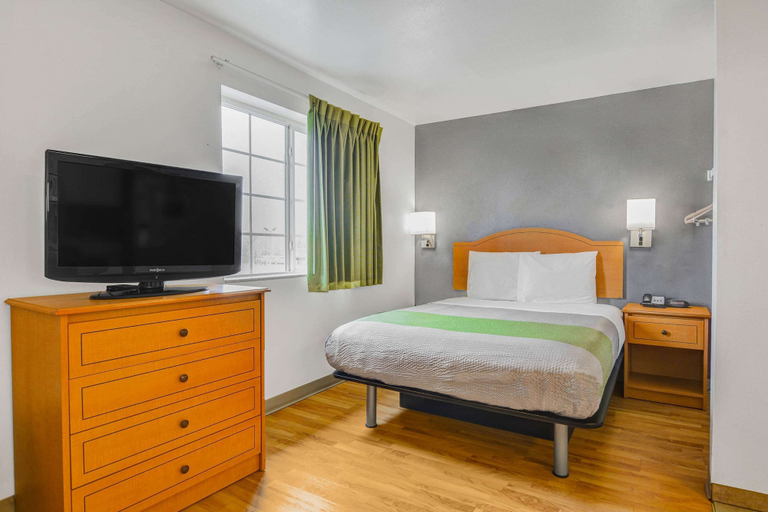 Bedroom 3, Studio 6 Opelika, AL - Auburn Al, Lee