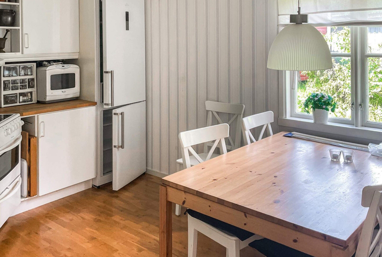 Others 5, 4 Star Holiday Home in Vintrosa, Lekeberg
