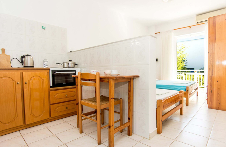 Room 4, Bluewhite Studio - Mountain View by the Pool, Ionian Islands
