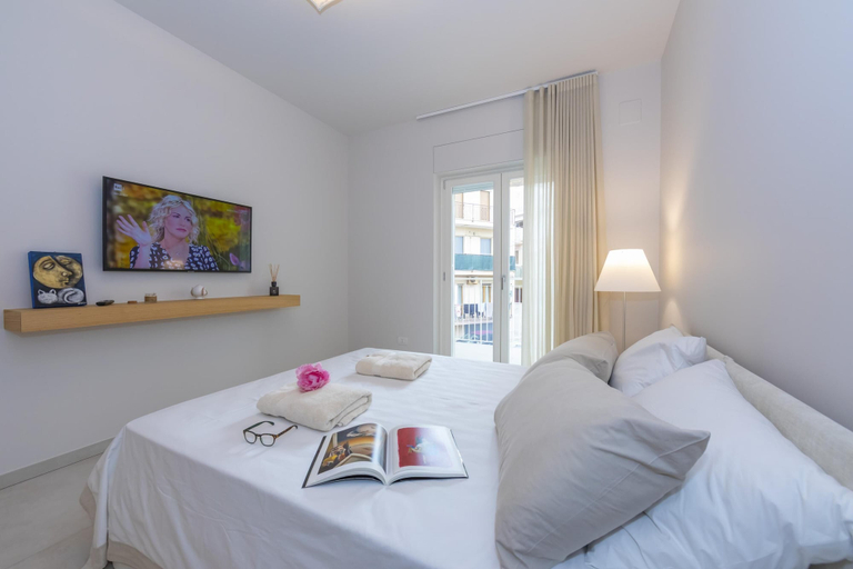 Bedroom 4, Mina Apartment 100m From Sea, Bari
