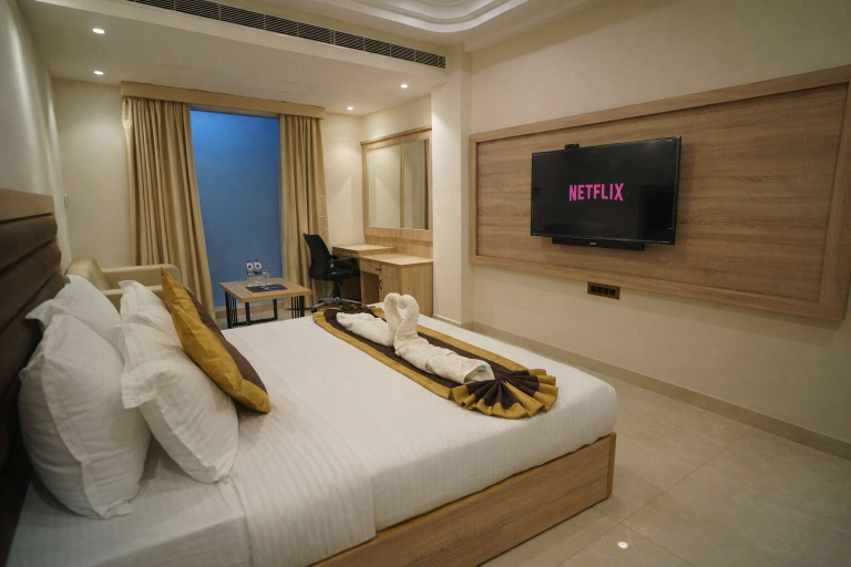 Room 3, Cozzet Royale, Kanpur Nagar