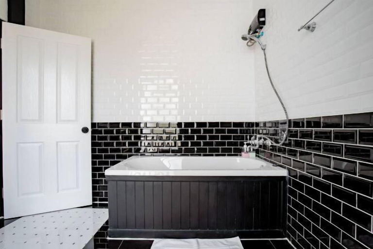 Bathroom 4, Haheng House, Dusit