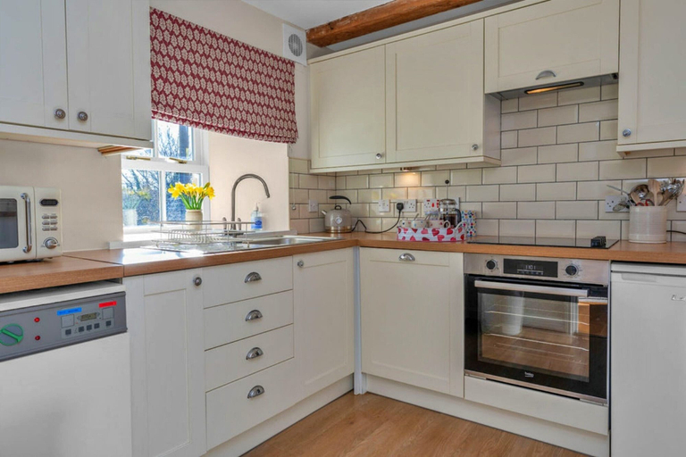 Private kitchen 3, Beautiful Cottage Near River Tweed, No Deposit, Scottish Borders