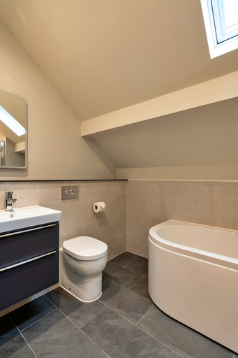 Bathroom 5, Cottage in England Forest With Private Garden, Warwickshire