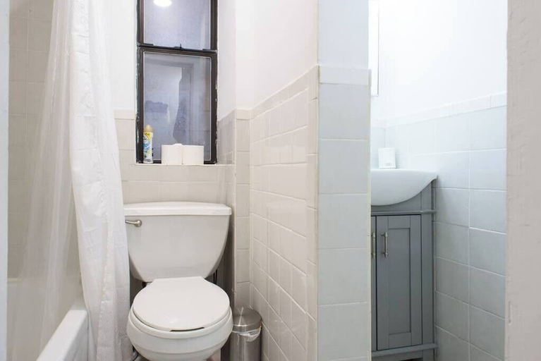 Room 3, 428-3r Spacious Prime Midtown 2BR Newly Furnished, New York