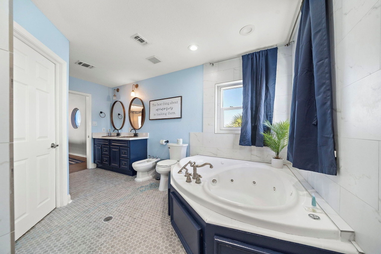 Bathroom 4, Captain's Manor by Ryson Vacation Rentals, Galveston