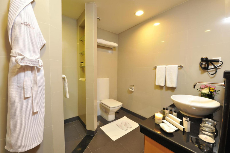 Bathroom 2, Fraser Suites Seef Bahrain, Manama