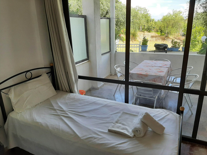 Others 4, Family Apartment in Mpenitses With Terrace, Ionian Islands
