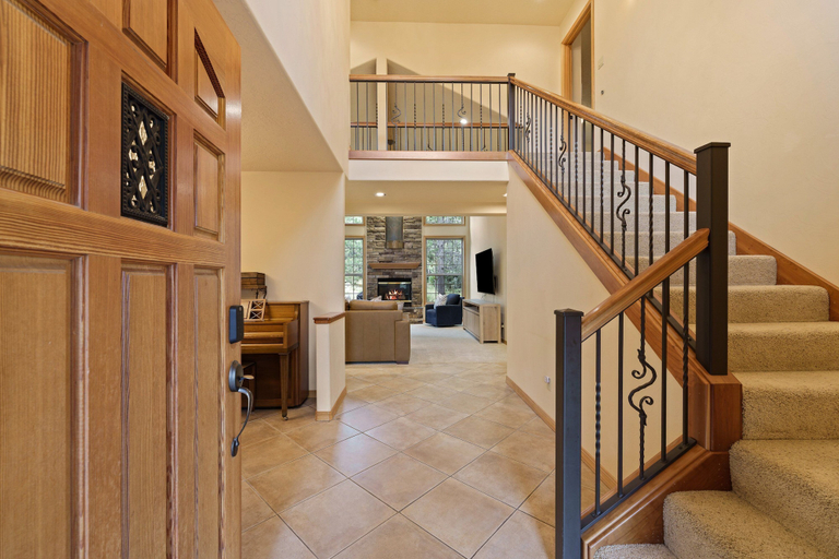 Interior 4, 4 Tan Oak, Deschutes
