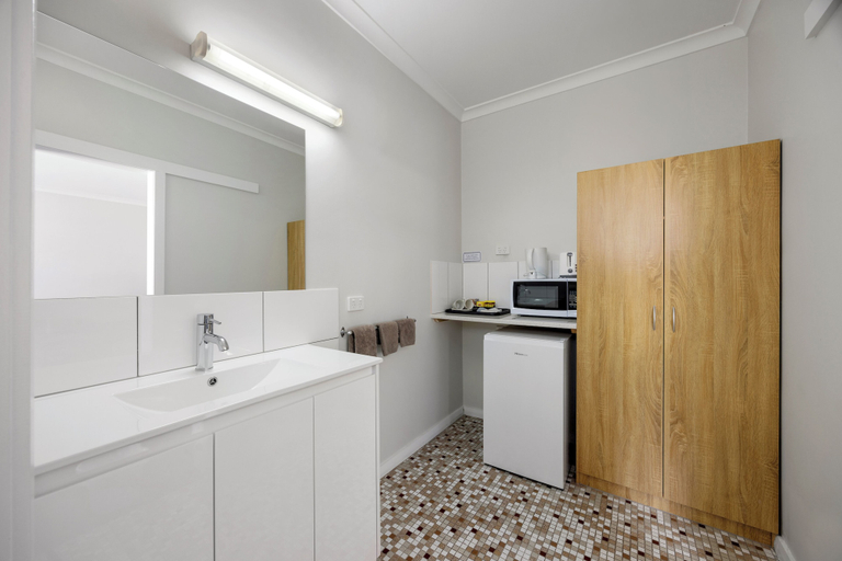 Others 5, Castle Motel Bairnsdale, E. Gippsland - Bairnsdale