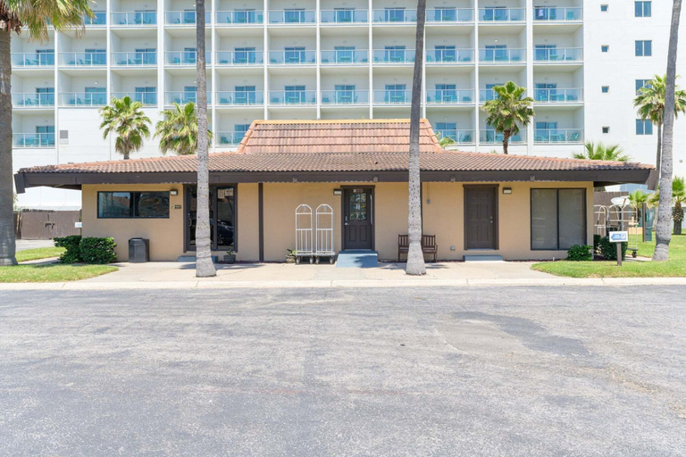 Exterior 3, 2nd Floor 1br Beachfront Condo W/ Heated Pools 1 Bedroom Condo, Cameron