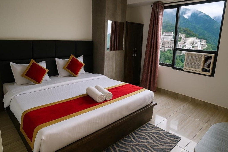 Bedroom 3, Hotel The Elegance, Reasi