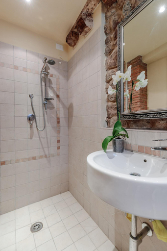 Others 5, Villa Hugo in Lucca With 5 Bedrooms and 6 Bathrooms, Lucca