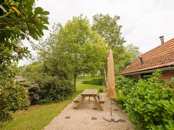 Garden 2, Holiday Home in With Cycling Area, Twenterand