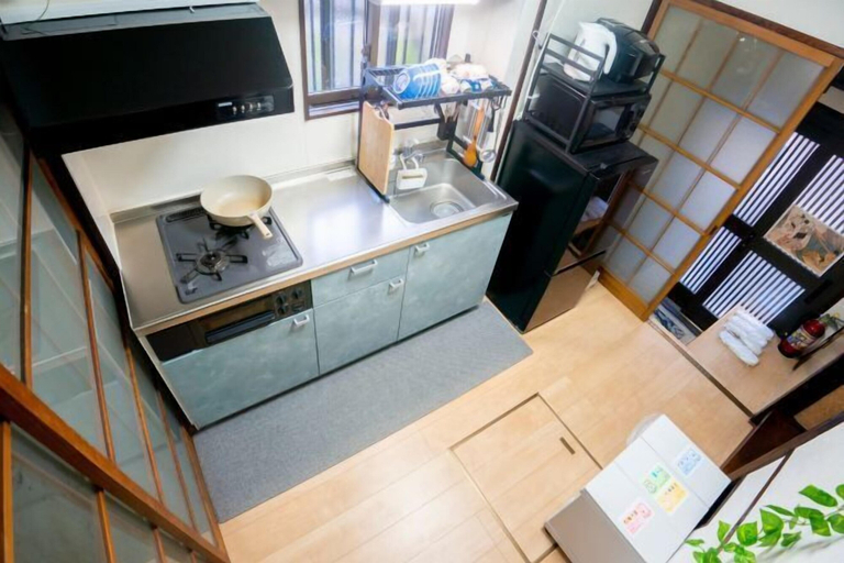 Room 1, Takinoen Standalone House for 7 12 mins Train to Ueno, Kita