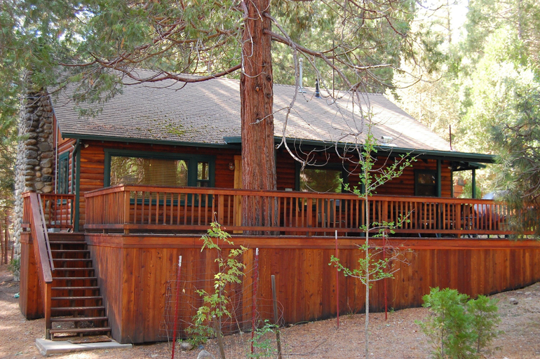 Front of property, Sugar Pine Suite, Mariposa