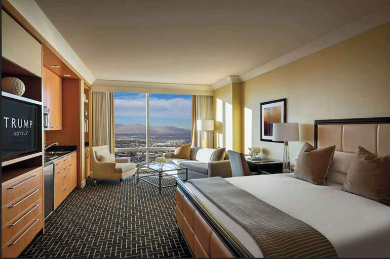 Room 4, Modern Renovated Studio in Trump, Clark