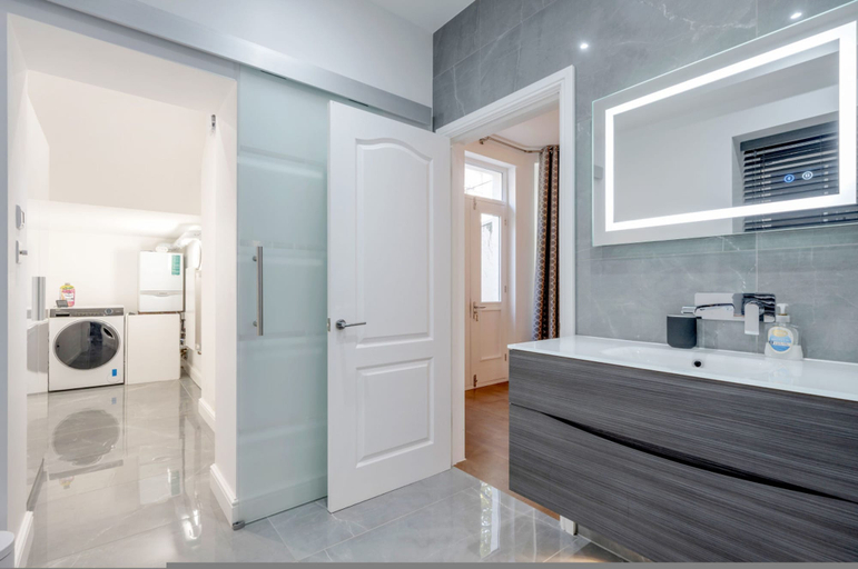 Room 5, Maida Vale Gem by Little Venice, London
