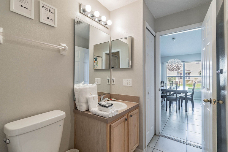 Bathroom 5, Villa With Private Pool in Lake Berkley Resort, Osceola