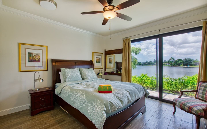 Interior 2, Villa Paradise, Lee