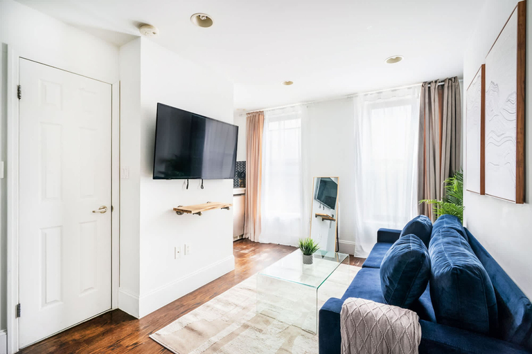 Room 2, 69-5b I Stylish Lower East Side 1BR Apt, New York