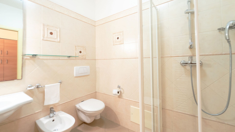 Bathroom 5, Anchise Mare Holiday Apartments, Teramo