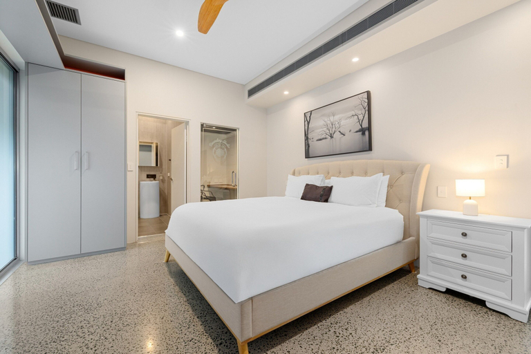 Room 4, Striking Luxury Home With Garden & BBQ, Margate-Woody Point