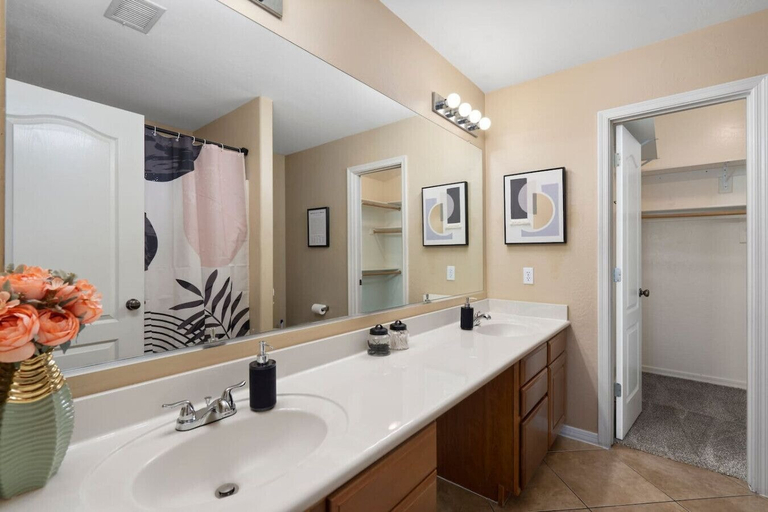 Interior 5, Glendale w Pool & Games, Maricopa