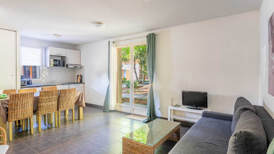 Living room, Apartment Near Plage Moutchic Lake, Gironde