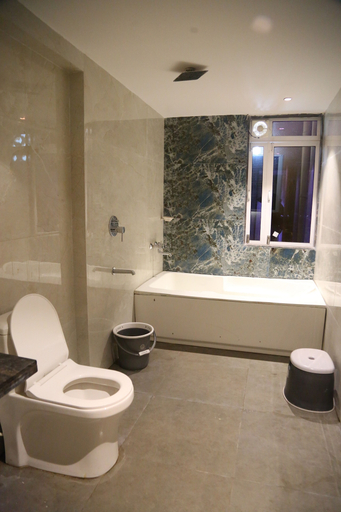Bathroom, Madstays Hotel - Medicity Near Medanta Hospital, Gurgaon