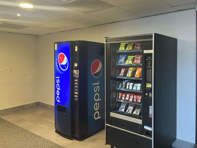 Food & Drinks, Studio 6 Montgomery, Al – Eastern Blvd., Montgomery