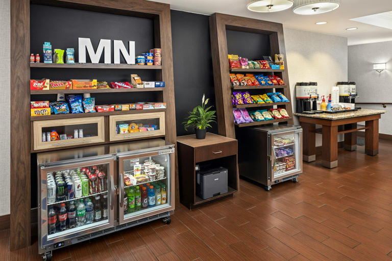 Food & Drinks 4, Hampton Inn Minneapolis Northwest Maple Grove, Hennepin