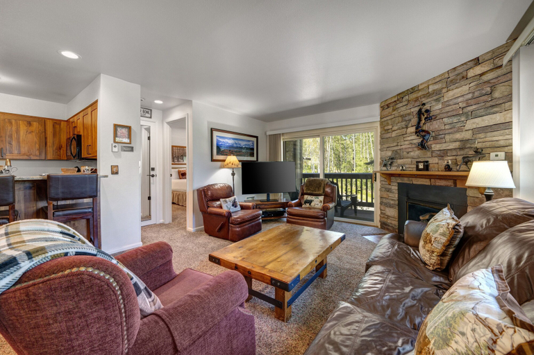 Living area 5, Snow Flower 103 2 Bedroom Condo by RedAwning, Summit