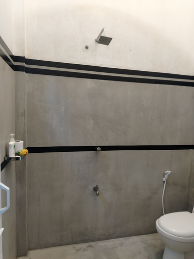 Bathroom 5, Hotel Diamond Palace, Bibile