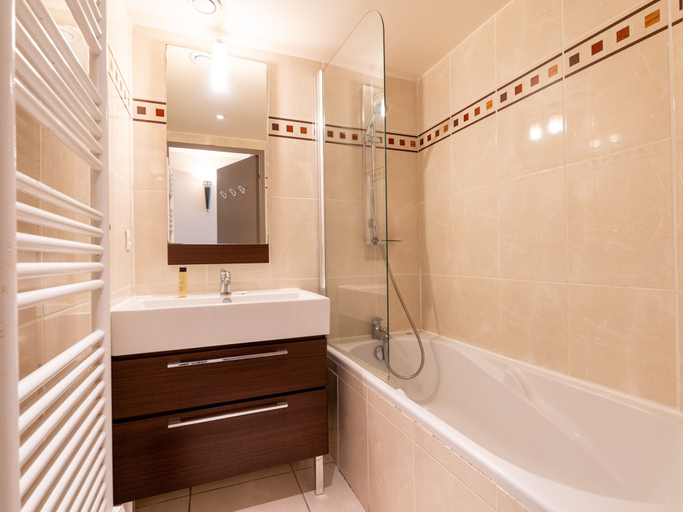 Bathroom, Apartment Near the Beaches of Mandelieu, Alpes-Maritimes