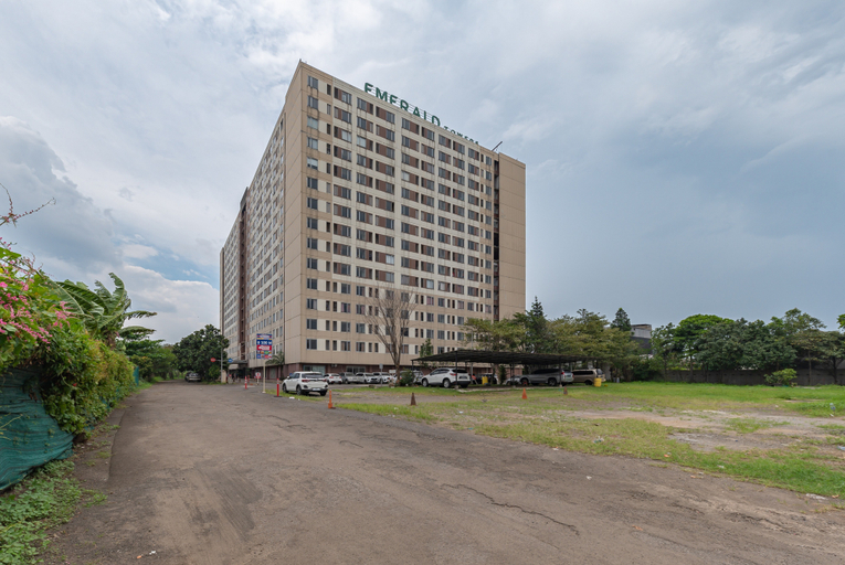 Exterior & Views 2, RedDoorz Apartment @ Emerald Towers Bandung, Bandung