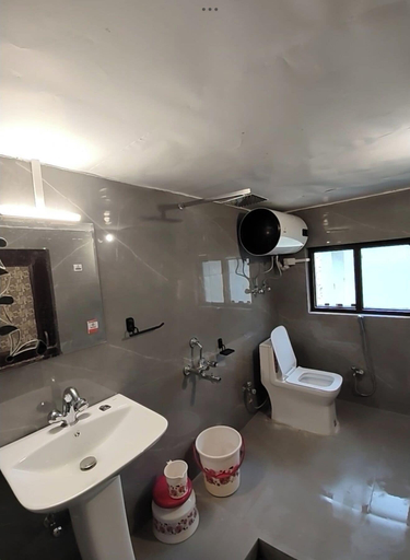 Bathroom 2, FLORA AND FAUNA GUEST HOUSE PAHALGAM, Anantnag